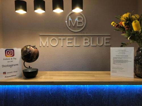 Motel Blue picture 2