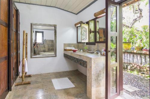 普里昂萨萨巴民宿的一间浴室