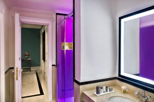 圣卢西亚大酒店的一间浴室