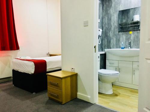 Hotel Express Newcastle Gateshead的一间浴室