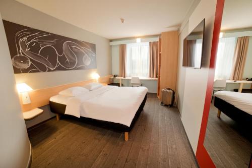 耶拿霍兹马克特宜必思酒店客房内的一张或多张床位
