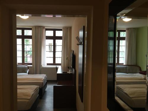杜塞尔多夫阿尔特酒店客房内的一张或多张床位