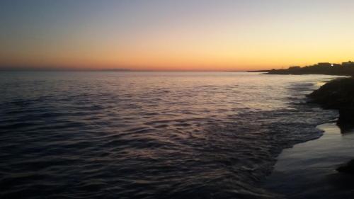 托雷科里梅纳Stellasalentina的日落在水面上