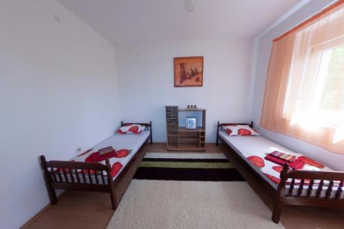Hostel -Sema客房内的一张或多张床位