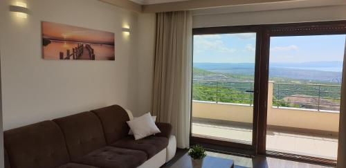 Nilaria Sea View Apartment & Pool的休息区