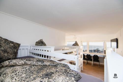 Skyhostel Friedrichshafen客房内的一张或多张床位