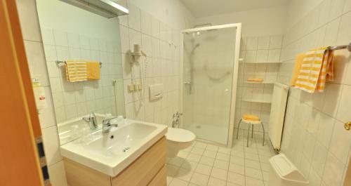 布拉邦德度假酒店的一间浴室
