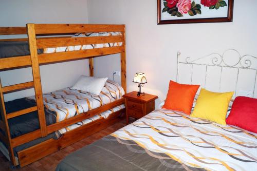 厄尔纳西缅托乡村民宿客房内的一张或多张双层床
