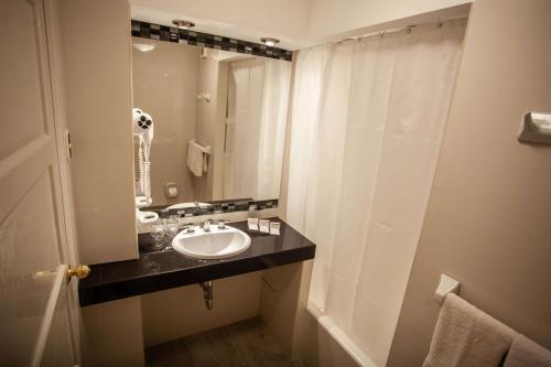 Dorado Hotel Boutique - Tacna的一间浴室