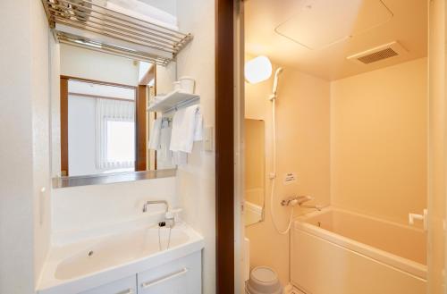 HOTEL MYSTAYS Aomori Station的一间浴室
