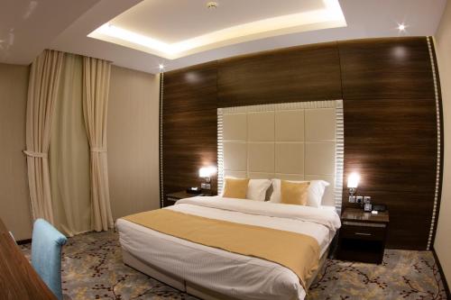 Ayan Furnished Units and Suites客房内的一张或多张床位