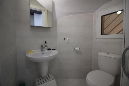 Villa La Zenia Boulevard 36的一间浴室