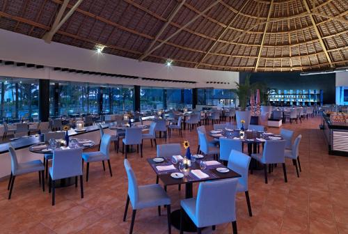 Hard Rock Hotel & Casino Punta Cana - All Inclusive餐厅或其他用餐的地方