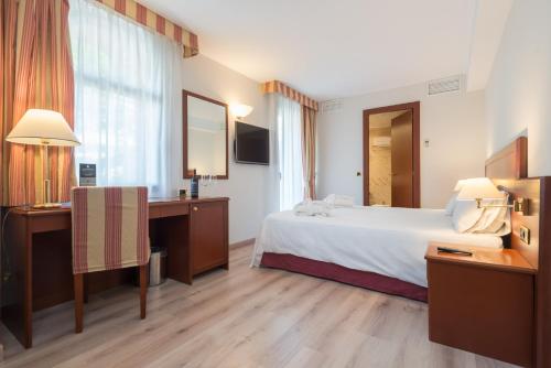 Hotel Spa Termes Carlemany客房内的一张或多张床位