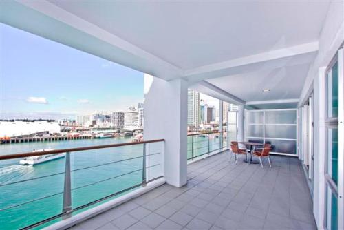 QV Waterfront Stunning 2 Bed Condo - 378