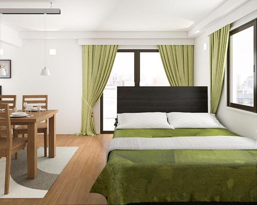 东京Asakusa HomeSuites Tokyo的一间卧室配有一张绿色的床、一张桌子和一张书桌