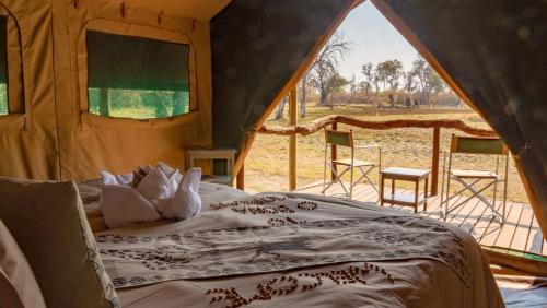 O Bona Moremi Safari Lodge客房内的一张或多张床位