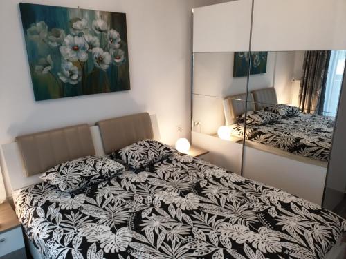 Holiday Apartment Mamaia Nord客房内的一张或多张床位