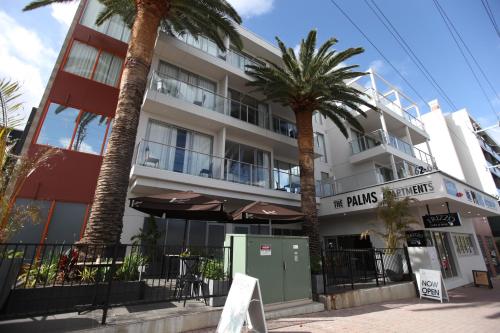阿德莱德The Palms Apartments的一座棕榈树建筑