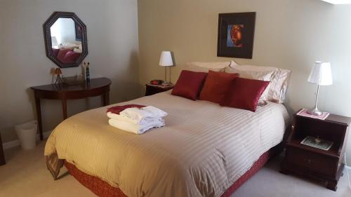 窗户山脉旅馆客房内的一张或多张床位