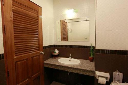 Baanmalai Hotel Chiangrai的一间浴室