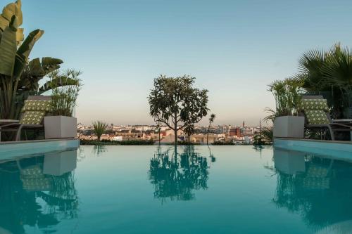 拉巴特优福庭院旅馆的市景游泳池