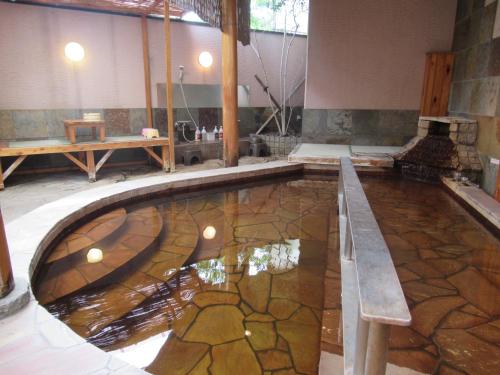 Tsurusaki Hotel内部或周边的泳池