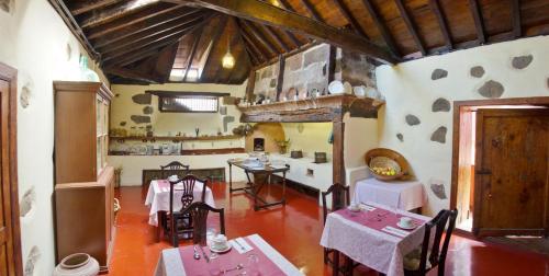 拉奥罗塔瓦乡村酒店的厨房或小厨房
