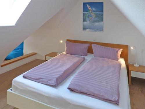 Haus Nordlicht Ferienwohnung *Bi a Maln*客房内的一张或多张床位