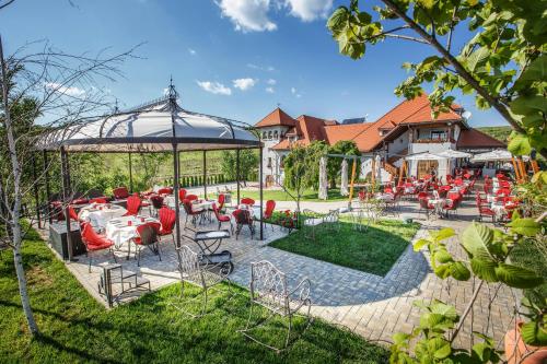 Casa Timiș - Wellness & Spa Resort外面的花园