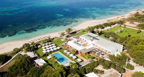 米乔尔海滩Gecko Hotel & Beach Club, a Small Luxury Hotel of the World的享有度假胜地和海滩的空中景致