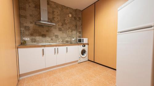 Apartamento Turístico San Jorge Parking Privado Gratis的厨房或小厨房