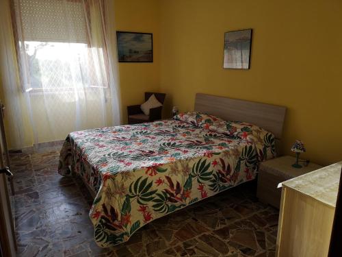 vacanze al Mare appartamento in villa客房内的一张或多张床位
