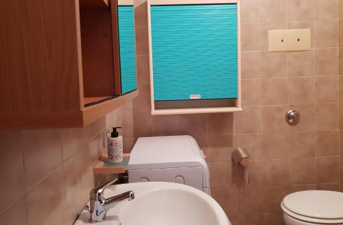 Appartamento via Alghero的一间浴室