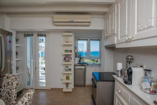 Beautiful Apartment With Amazing View, In Mykonos Old Town的厨房或小厨房