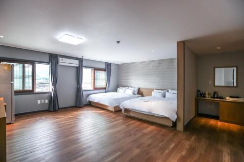 No.25 Hotel Busan Seomyeon Station客房内的一张或多张床位