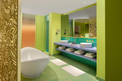 Symphony Style Hotel Kuwait的一间浴室