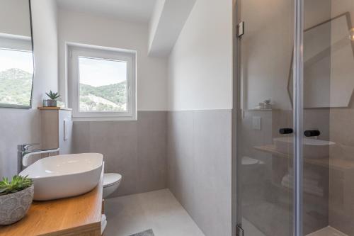 Hvar Top View Apartments的一间浴室