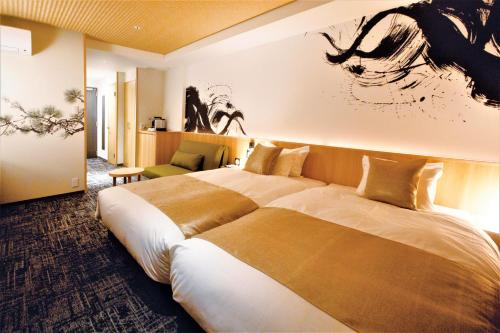 Nagi Kyoto Sanjo客房内的一张或多张床位