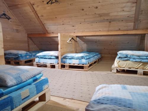 Planinski dom "Tornik" Zlatibor客房内的一张或多张床位