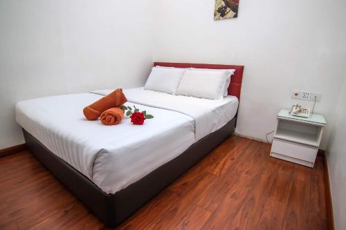 Rose Cottage Hotel Taman Nusa Cemerlang客房内的一张或多张床位