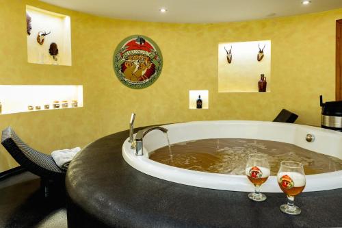 鲁克尼布达酒店的一间浴室