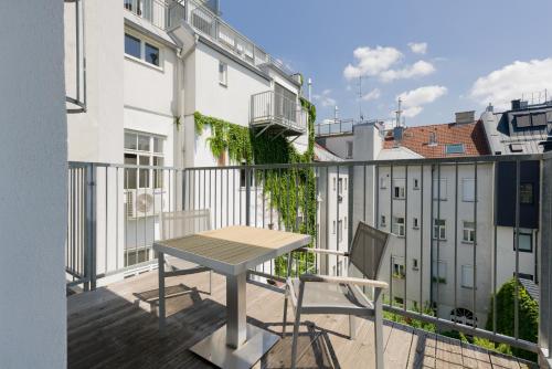 维也纳住宿佩兹1170号公寓的阳台或露台
