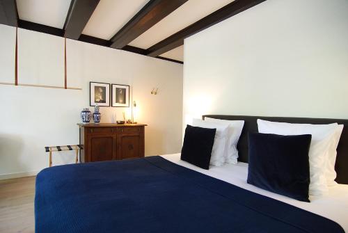1637: Historic Canal View Suites客房内的一张或多张床位
