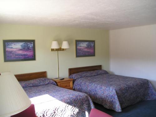 黄石江山旅馆客房内的一张或多张床位