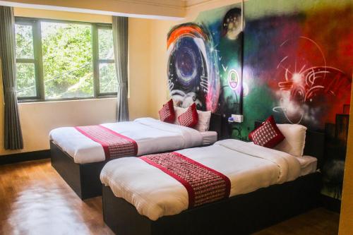 Rest Up Kathmandu Hostel客房内的一张或多张床位