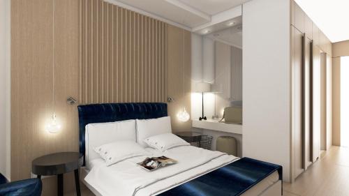 尼科西亚Maralia Hotel的一间卧室配有一张白色的床和蓝色的床头板