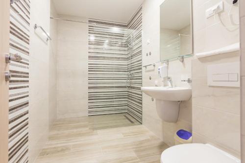 Adriatik Lux Apartments的一间浴室