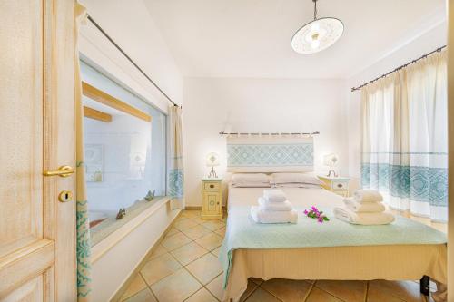 Villa con vista Porto San Paolo客房内的一张或多张床位