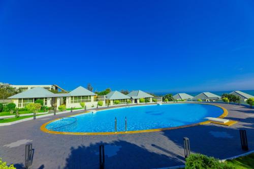 根尼亚古马里Annai Resorts & Spa的度假村游泳池的图片